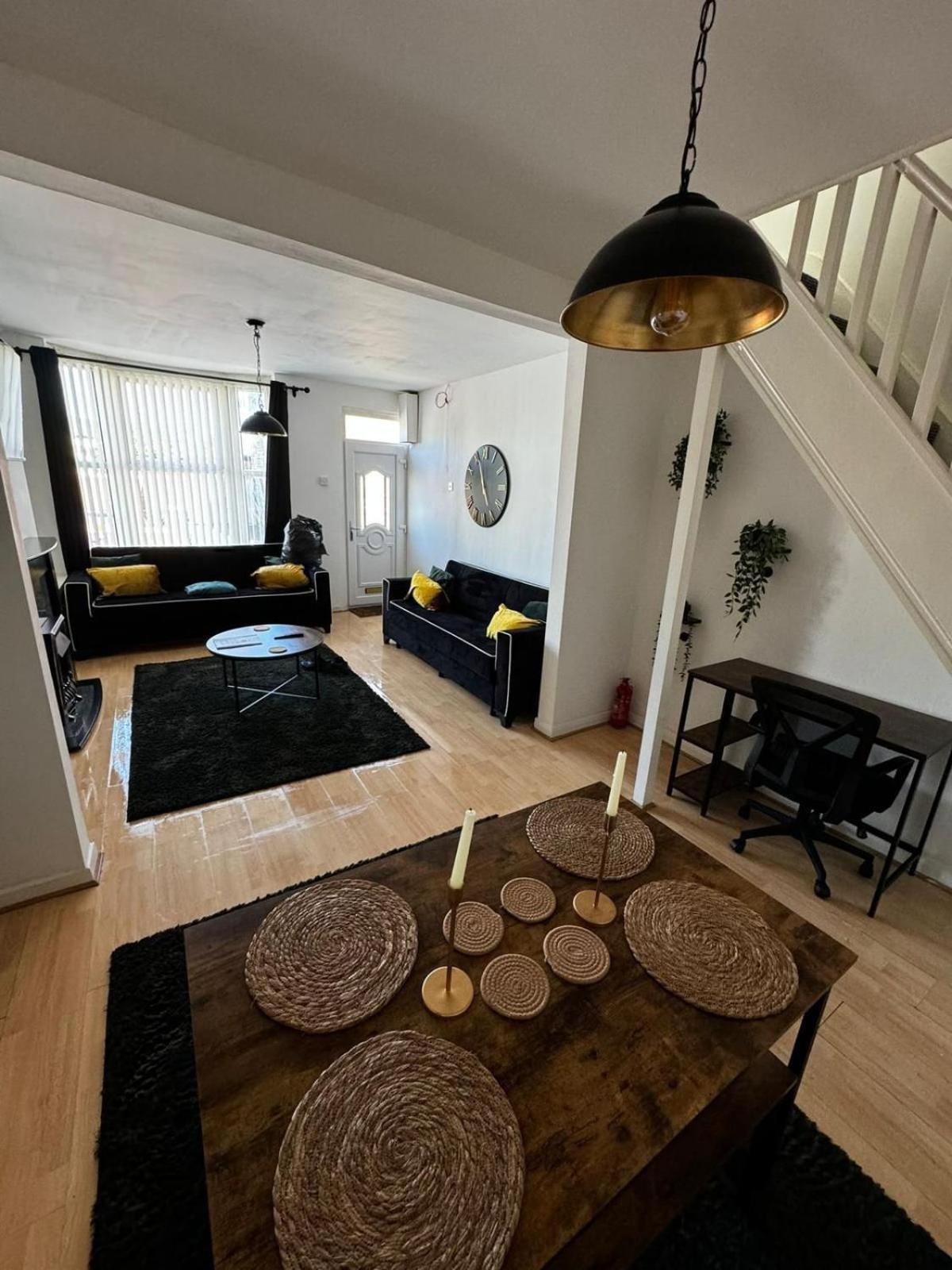 Anfield 4 Bed House Holiday home Liverpool